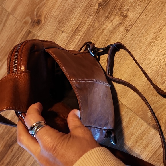 VILENCA HOLLAND genuine woven leather shoulder sling backpack - Picture 6 of 11